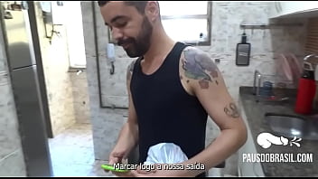 Preview 1 of Xxx Frentona - Peguei o H&eacute_tero faz tudo do condom&iacute_nio