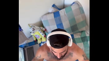 Preview 3 of Amateur Oral Sex - Puto tatuado tocando punheta