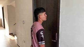 Preview 1 of Sleep Ing Mom Fuck - Mi madrastra piensa que yo soy gay y yo me la cojo hasta hacerla venir a chorros y hacerla cambiar de decision. H.L.