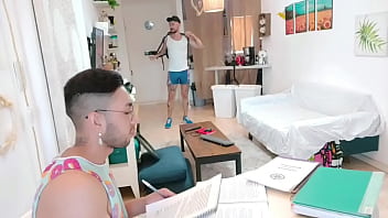 Preview 1 of Sxxx Mq4 - Me caliento viendo a mi hermanastro toc&aacute_ndose -twink toca pija de su macho -pendejo culon se deja Cojer a pelo - rica cojida de hermanastros -filmada a pelo - lo espera para recibir pija de su macho - con Alex Barcelona and Frannxxx1