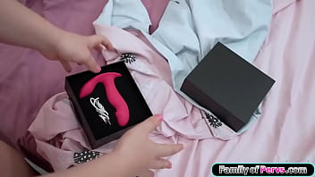 Preview 1 of 57izk Vlh - Familyofpervs.com - Stepdad dick sucked by 19yo stepdaughter