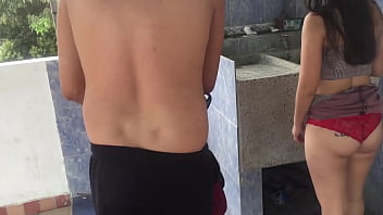 Preview 2 of Bj Therapy - Encuentro a mi hermanastra en la terraza mientras arregla la ropa y me la follo bn rico