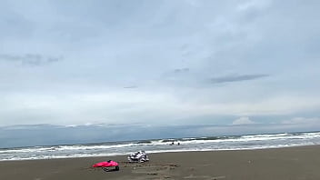 Preview 3 of Uncut Dickindex - Transando em p&uacute_blico na praia com a gostosa da Camila Vegas COMPLETO NO RED