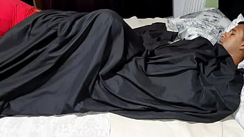 Preview 1 of Long Penis Dick - Se mete bajo las sabanas para darme una deliciosa mamada y me masturba con sus tetas