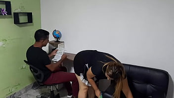 Preview 1 of Mia Khalifa Cheating Sex - La sexy rubia limpiadora me da una deliciosa mamada