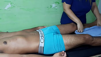 Preview 3 of Xxx Hot Muve - Le doy un delicioso masaje y se le para la verga