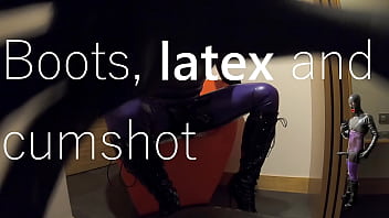 Preview 1 of Sheking Leg - Cumshot in latex and fetish boots
