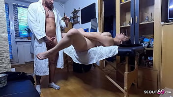 Preview 3 of Stepen Mcmahon - Reife deutsche Ehefrau vom Nachbarn mit Massage zum Fremd Fick verfuehrt