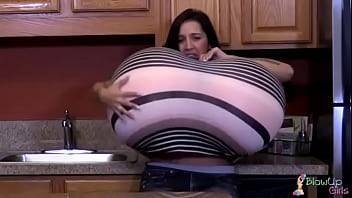 Preview 4 of Big Asses Mom And Son - Uma Gostosa com Seios Enormes