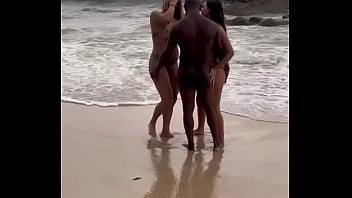 Preview 2 of Kenzie Xxx - Com as gostosas Pelas praias do rj de nudismo geysidk e Monique