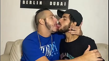 Preview 2 of Sunyy Lione Xxx Movie - beijo gostoso entre latinos