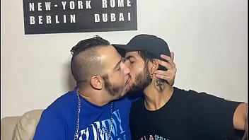 Preview 1 of Sunyy Lione Xxx Movie - beijo gostoso entre latinos