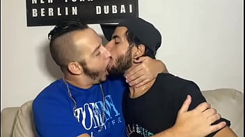 Preview 4 of Sunyy Lione Xxx Movie - beijo gostoso entre latinos