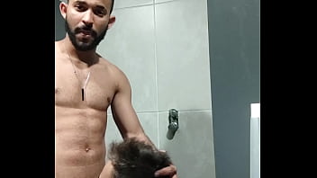 Preview 1 of Bra Village - o cara ficou me olhando durante o treino,  levei ele pro banheiro e coloquei para mamar