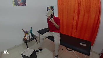 Preview 1 of Karena Kapor Sexy Xxx Video Mp4 - Masajista de gran polla se folla el gran culo de su clienta y la muy cachonda queda con ganas de mas. PARTE 1