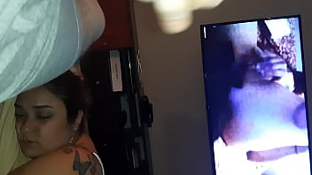 Preview 2 of Havi Xxx Video Hd - mi marido masturb&aacute_ndose por zoom con su ex mientras yo duermo me deja la cara llena de leche