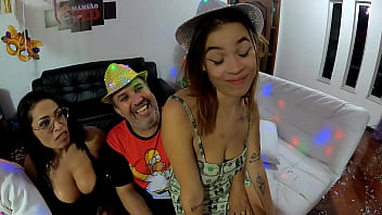 Preview 2 of Tommy Gay - Carnaval e putaria olha o que essa noiva puta pronta para casar nos quarteir&otilde_es do rio de janeiro