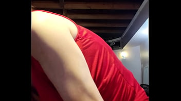Preview 3 of Sert Sikis - Red And Gold Wearing Sissy Jade Cums From Penatration