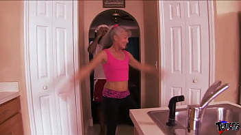 Preview 1 of Sex Kaka Lagi Tidur - Woman old enough to be your granny takes the BBC challenge