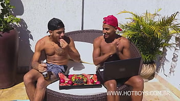 Preview 1 of Caiu Na Web Phone - Dupla de novinhos comeram seu professor da academia na piscina