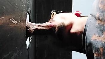 Preview 3 of Sleep After Club - BOMBEIRO HETERO VEIO ALIVIAR O FOGO NO GLORYHOLE (COMPLETO NO RED)