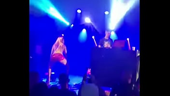 Preview 1 of Phone Mens - Prostituta de Paranapanema sp se exibindo no baile do Pedrinho