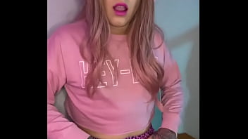 Preview 4 of Wife Topless In The Pool - E-girl trans Emma Ink bate uma punheta gostosa pra voc&ecirc_