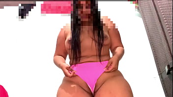 Preview 3 of Tau U - CAMARA OCULTA A MI MADRASTRA EN SU TANGA ROSA SE LE MARCA SU CO&Ntilde_O GRANDE Y APRETADO (THONG,  BIG ASS,  BIG TITS,  LATINA)