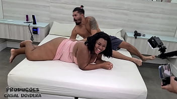 Preview 1 of Esra Bilgic - Bastidores da grava&ccedil_&atilde_o com a novinha bbw mulata dando cu e buceta e ganhando muito leite