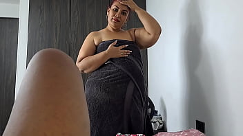 Preview 1 of Saxy Gay - Mi madrastra toca sus grandes tetas para m&iacute_
