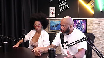Preview 1 of Tube Wife Interracial - Ver pau deixava ela estranha,  mas descobriu que homem sente tes&atilde_o em ser corno - Tifany Rocha