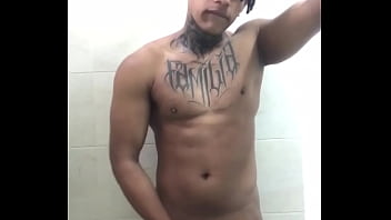 Preview 4 of Big Mom Small Son Sax Porn - Me masturbe muy delicioso en la ducha y me sali&oacute_ un gran chorro de semen