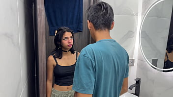 Preview 1 of Mia Khalifa Tits Gif - Mi hermanastra se aprovecha que estoy empezando la pubertad para empezar a calentarme y hacer que me la coja muy duro.