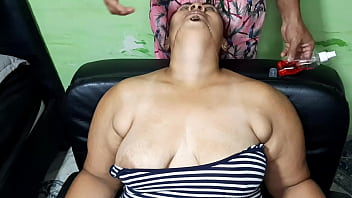 Preview 2 of Rayane Puta - Un rico masaje de tetas para mi madrastra