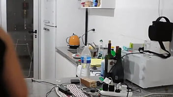 Preview 1 of Amoi Burit Cantik - o encanador me traz o cart&atilde_o e destr&oacute_i minha bunda