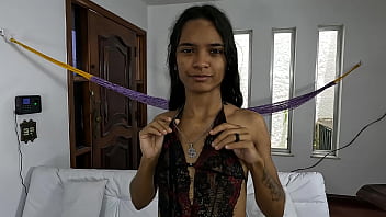 Preview 1 of Crossdresser Public Cum - Velinho mete o ferro no rabo na mulata ninfeta