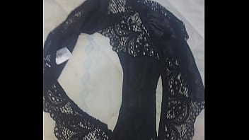 Preview 4 of Hores Vbxxx - Calzon con encaje negro de mi suegra