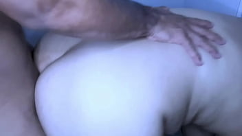 Preview 4 of Emily De Rochefort - Olha amor como o pau dele cabe todo dentro da minha boca,  mas eu gosto mesmo &eacute_ quanto ele me pega de quatro - Esposa Camila