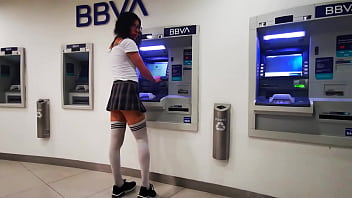 Preview 1 of Japanese Mif - Tranny se saca la verga en el CABLEBUS! Exhibit!