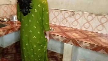 Preview 1 of Boo Huh - सौतेली आंटी को किचन में उसके लड़के ने चोदने का मन है बोलके xxx चूत चोदा