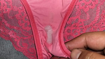 Preview 4 of Kachi Pakki X Sex Movies - Me masturb&eacute_ y corr&iacute_ en los panties usados de encaje favoritos de mi mejor amiga