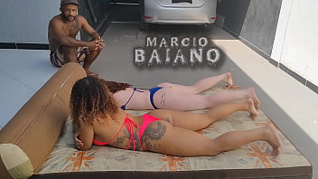 Preview 2 of Xxncxxxx Com - Vizinho foi pedir agua gelada e si deu muito bem comeu duas  gostosa sem camisinha  que estavao tomando sol no quintal , eliane furacao lorrany exotica