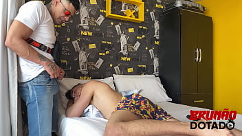 Preview 1 of Jimenw Lago - COMI O CU DO MEU AMIGO LUCAS EM QUANTO ELE ESTAVA DORMIND0!