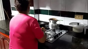 Preview 1 of Sara Jey Fucking Xxnx - Una deliciosa mamada en la cocina