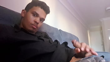 Preview 2 of Mommy Fives In - Novinho batendo punheta