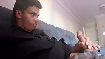 Preview 4 of Mommy Fives In - Novinho batendo punheta