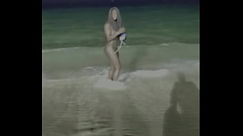 Preview 4 of Xxxx 27 - Fiquei peladinha na praia do Rio de Janeiro