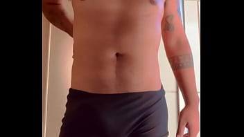 Preview 2 of Passando A Mao - Excitado de sunga