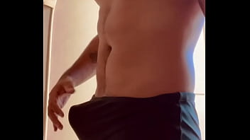 Preview 1 of Passando A Mao - Excitado de sunga