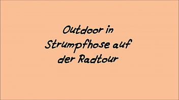 Preview 1 of Really Hot Dildo - Drau&szlig_en in Strumpfhose auf der Radtour